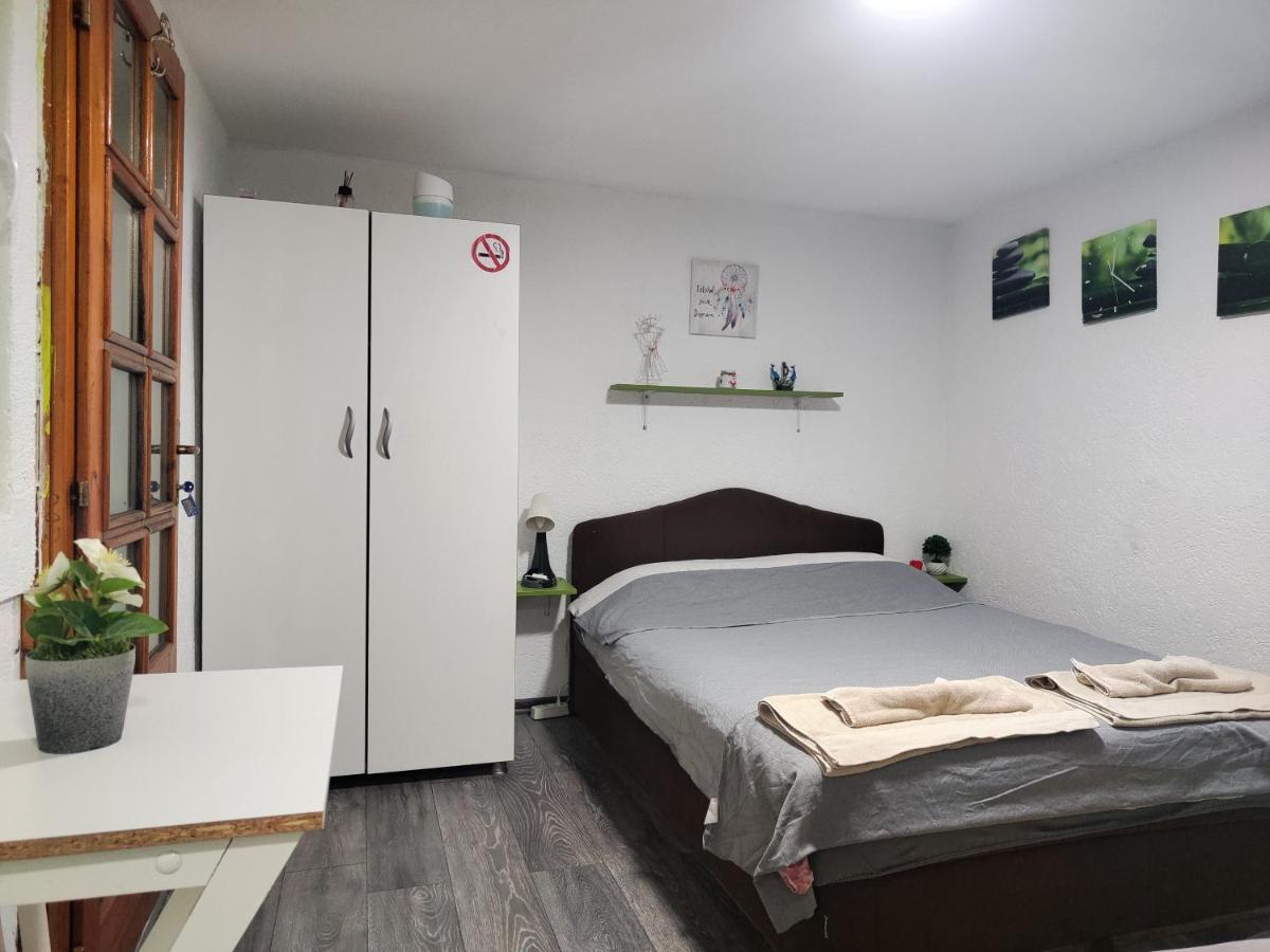 Vini Studio With Private Parking Skopje Buitenkant foto