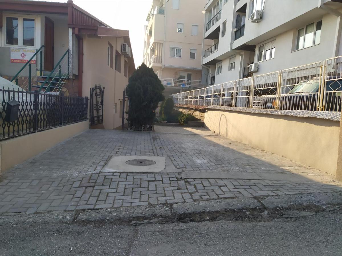 Vini Studio With Private Parking Skopje Buitenkant foto
